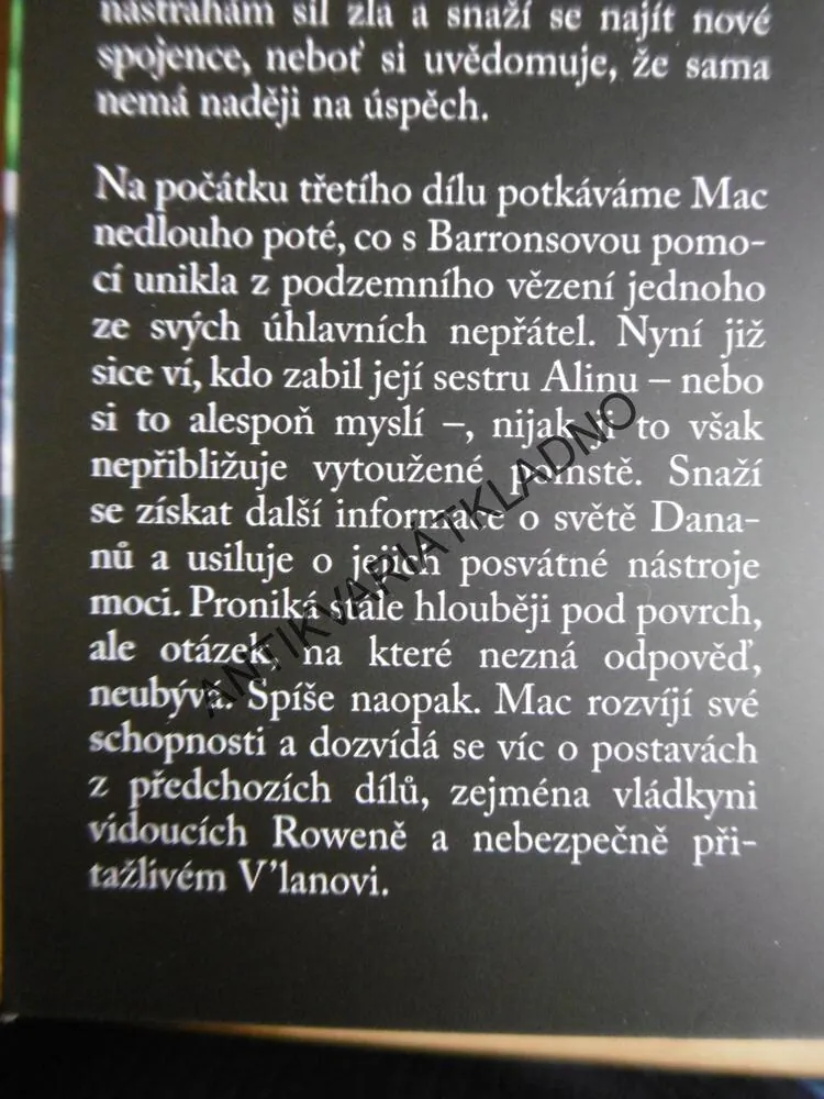 HOREČKA DANANŮ, KAREN MARIE MONING,, **an