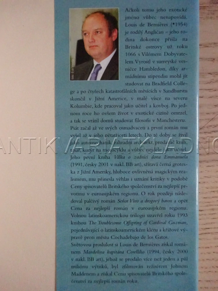 SENOR VIVO A DROGOVÝ BARON, LOUIS DE BERNIERES, **an