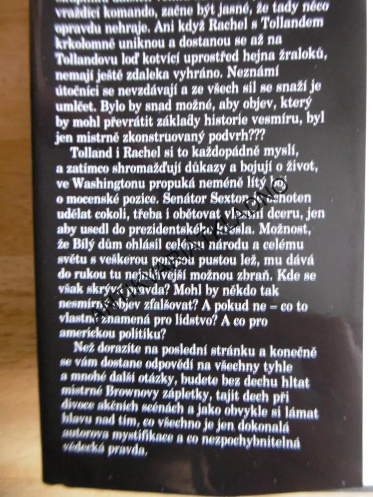 PAVUČINA LŽÍ, DAN BROWN,**an
