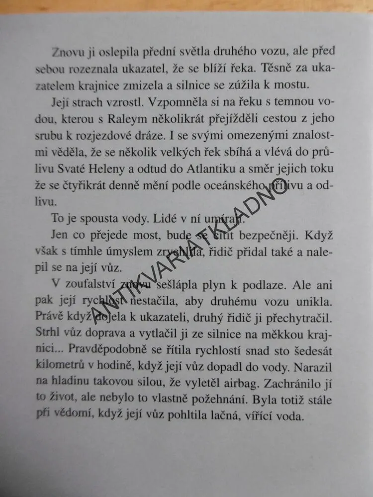 KOUŘOVÁ CLONA, SANDRA BROWN, **an