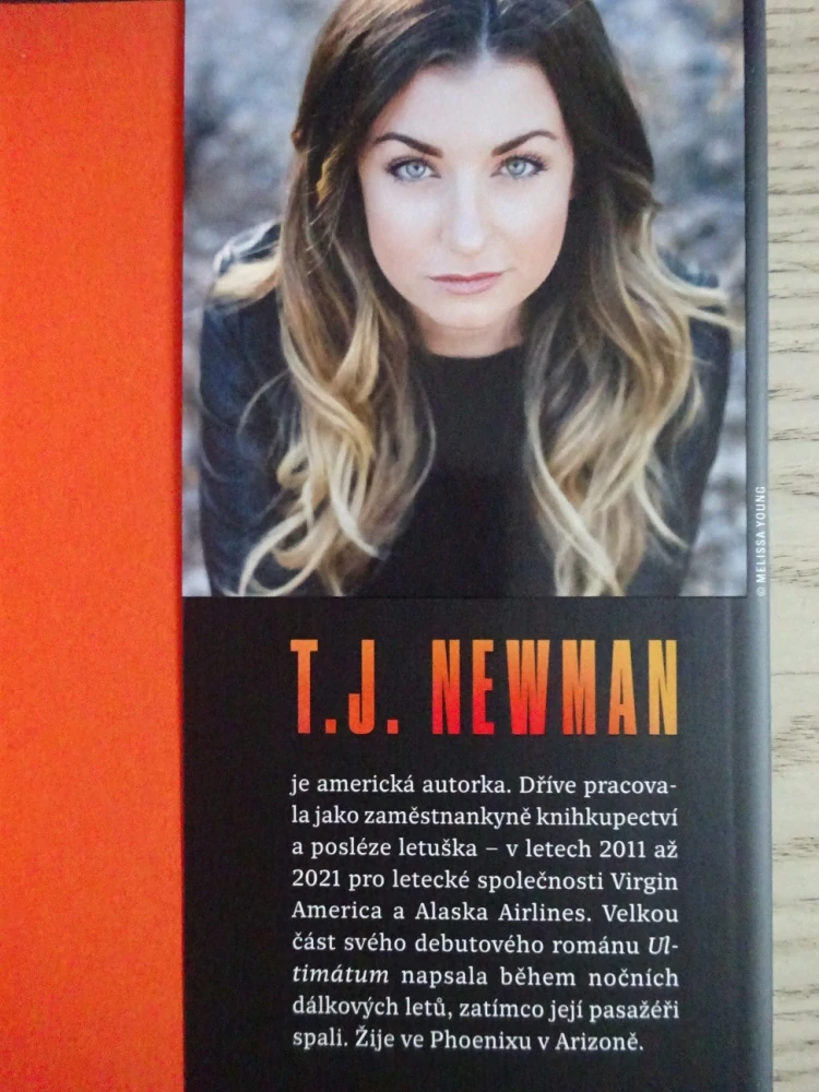 ULTIMÁTUM, T. J. NEWMAN, **an