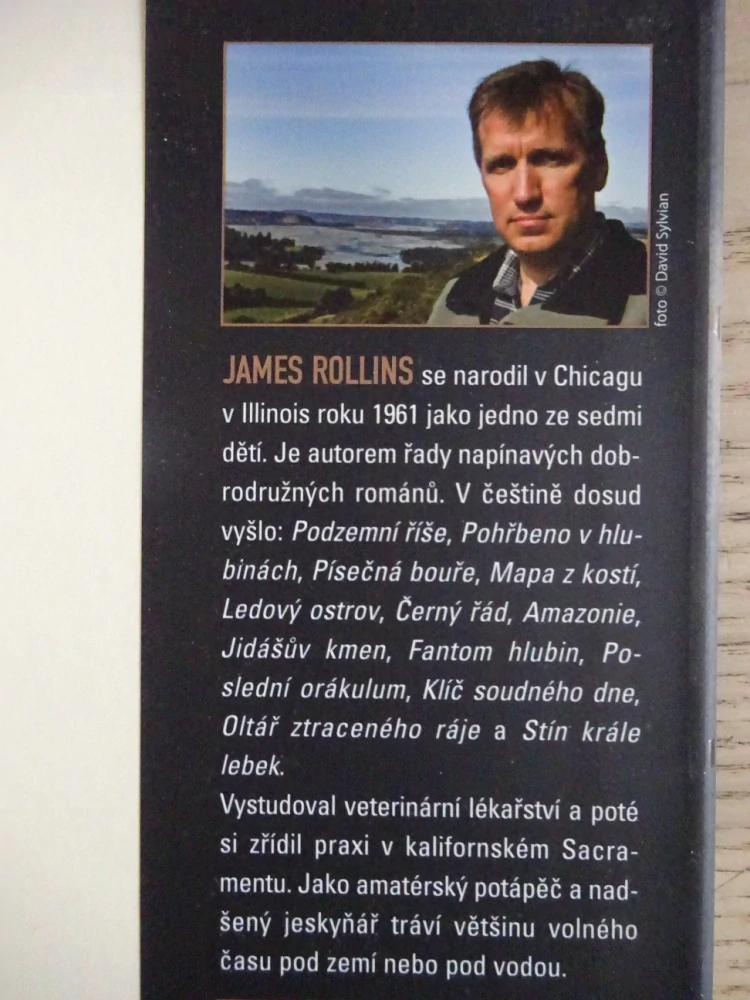 VE STÍNU SFINGY, JAMES ROLLINS, **an