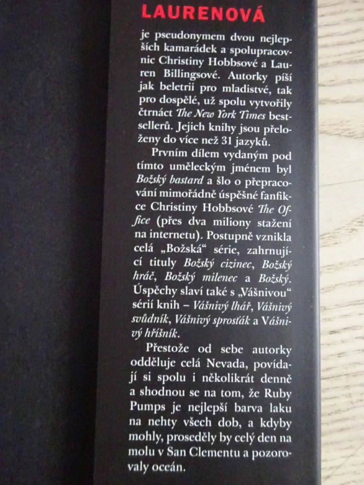 BOŽSKÉ ZAČÁTKY, CHRISTINA LAURENOVÁ, **an