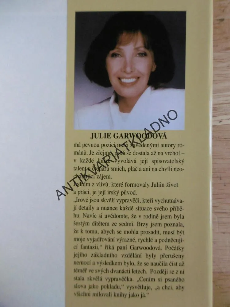 ZÁMKY, JULIE GARWOOD, GARWOODOVÁ, **an