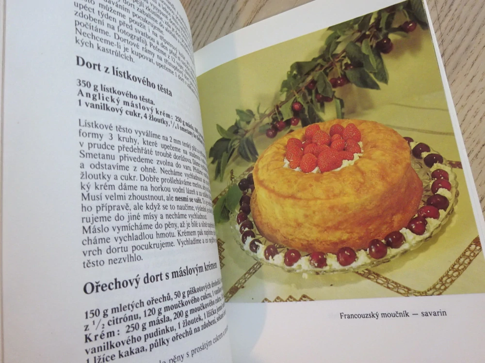 SVÁTEČNÍ MOUČNÍKY A PEČIVO Z CELÉHO SVĚTA, ILONKA HERMANOVÁ, **an