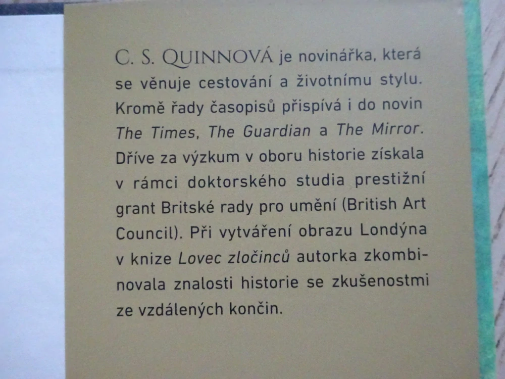 LOVEC ZLOČINCŮ, C. S. QUINNOVÁ, **an