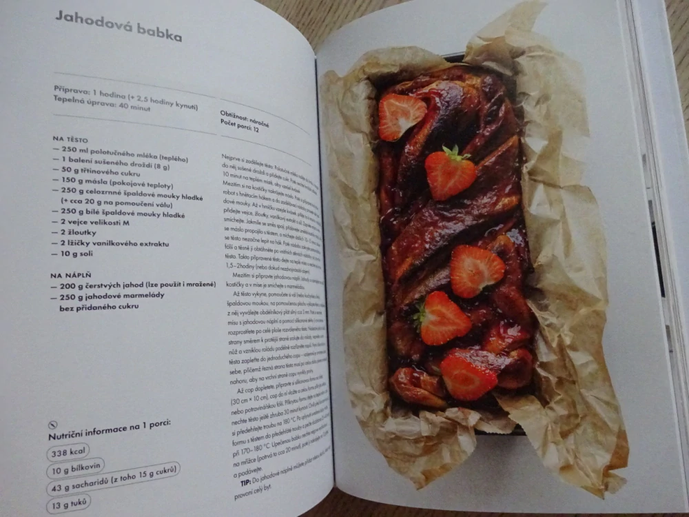 JÍME ZDRAVĚ A PEČEME S LÁSKOU, **an