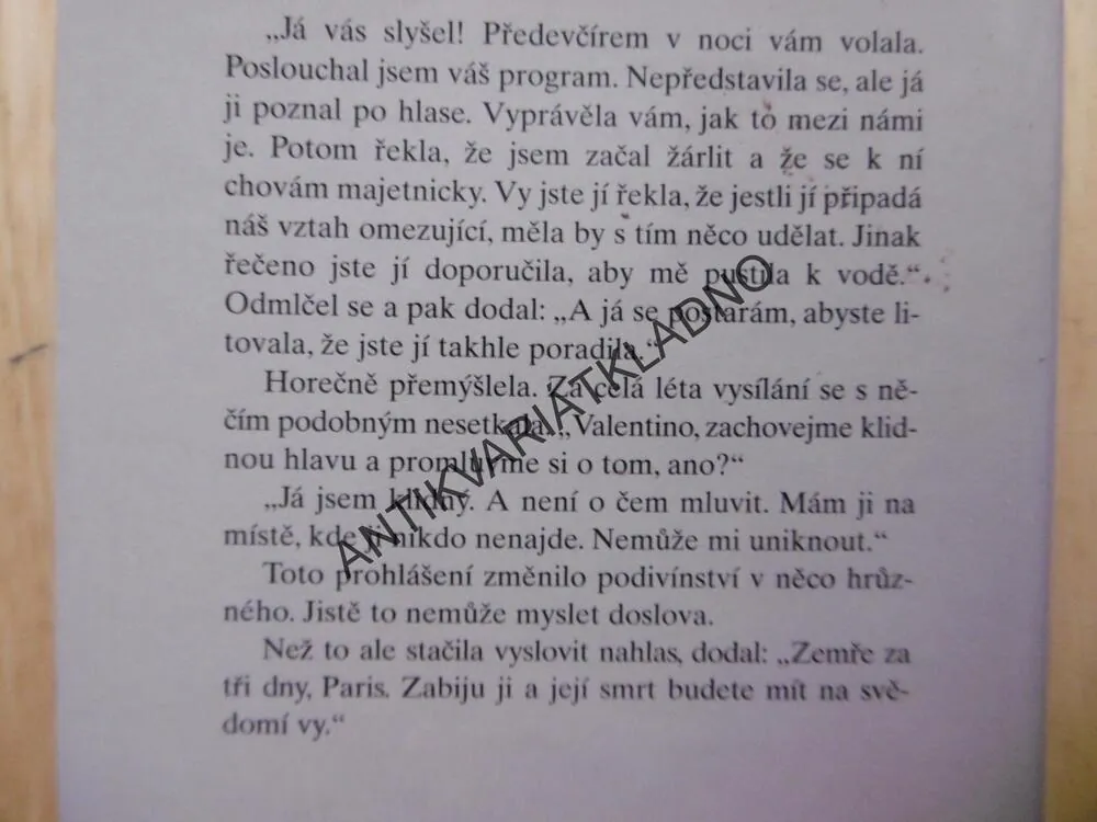 ZDRAVÍM TĚ , TEMNOTO, SANDRA BROWN
