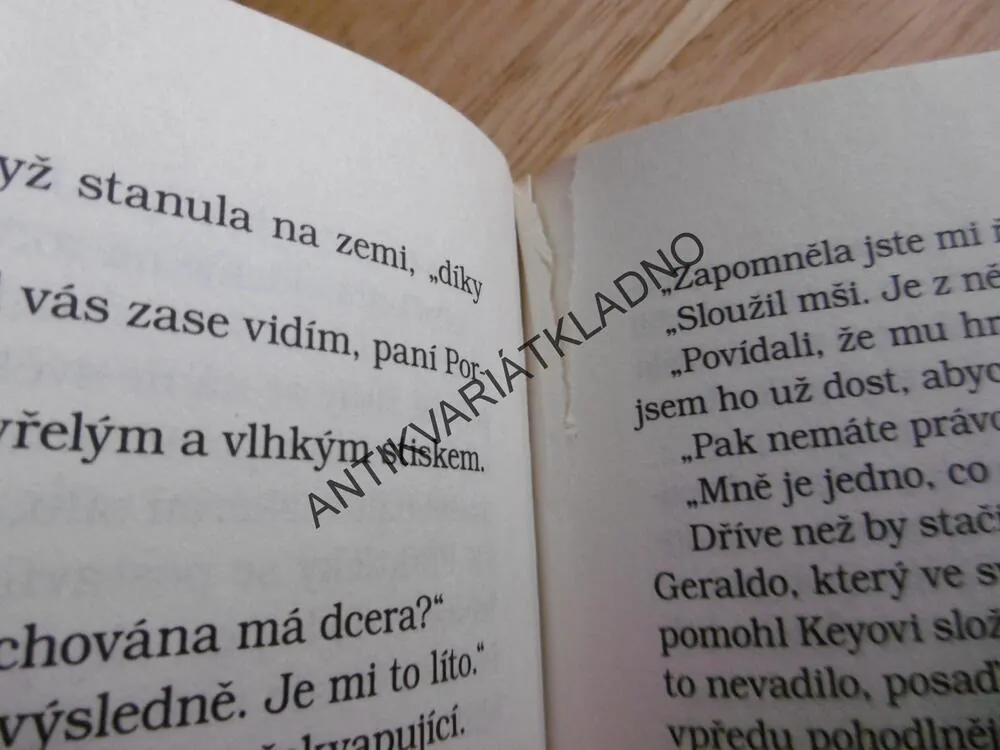 ODKUD VANE KOUŘ, SANDRA BROWN, **an