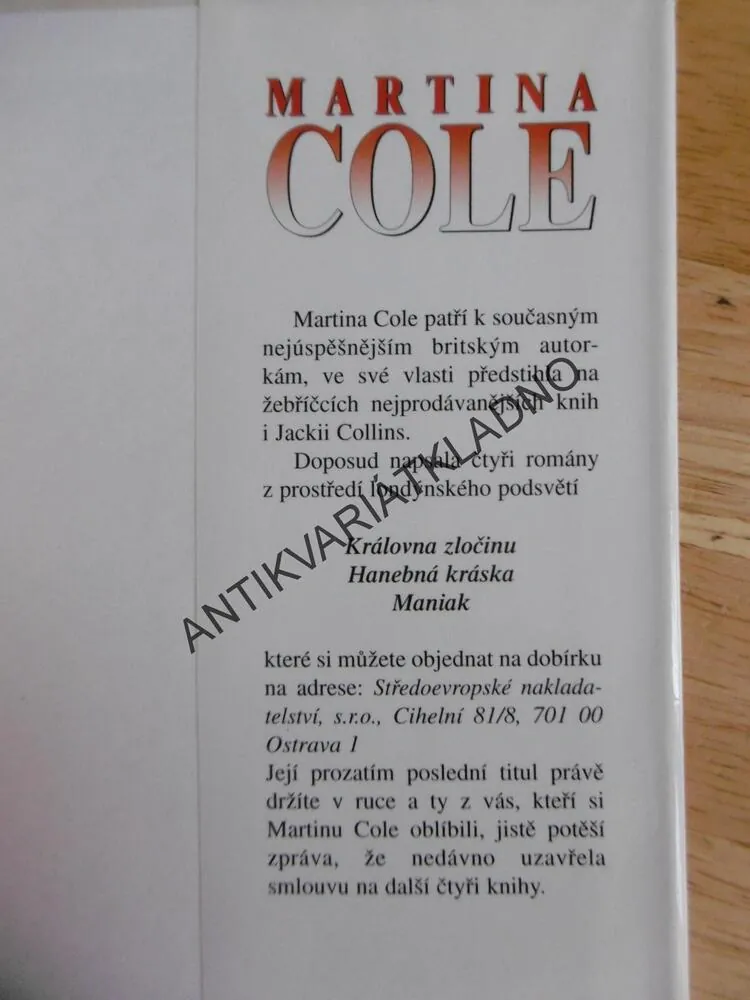 ÚTĚK, MARTINA COLE, **an