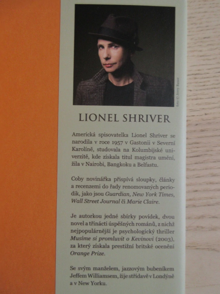 MUSÍME SI PROMLUVIT O KEVINOVI, LIONEL SHRIVER, **an