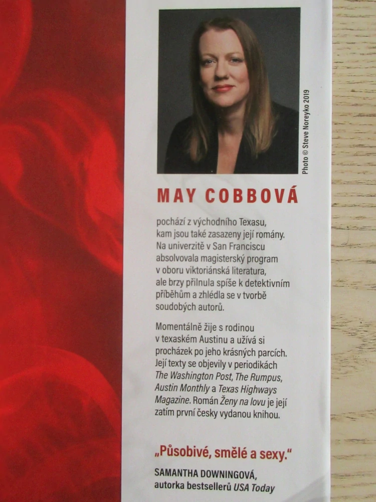 ŽENY NA LOVU, MAY COBBOVÁ, **an