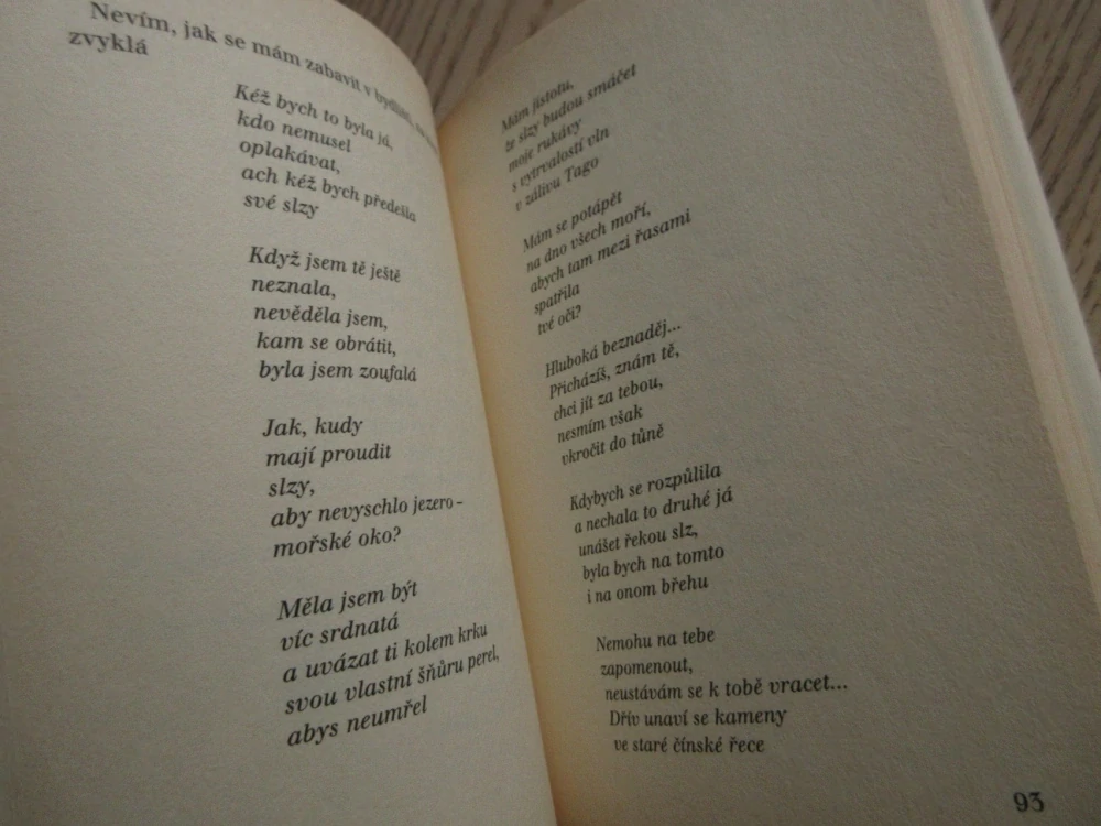 ZÁVOJE MLHY, IZUMI ŠIKIBU, **an