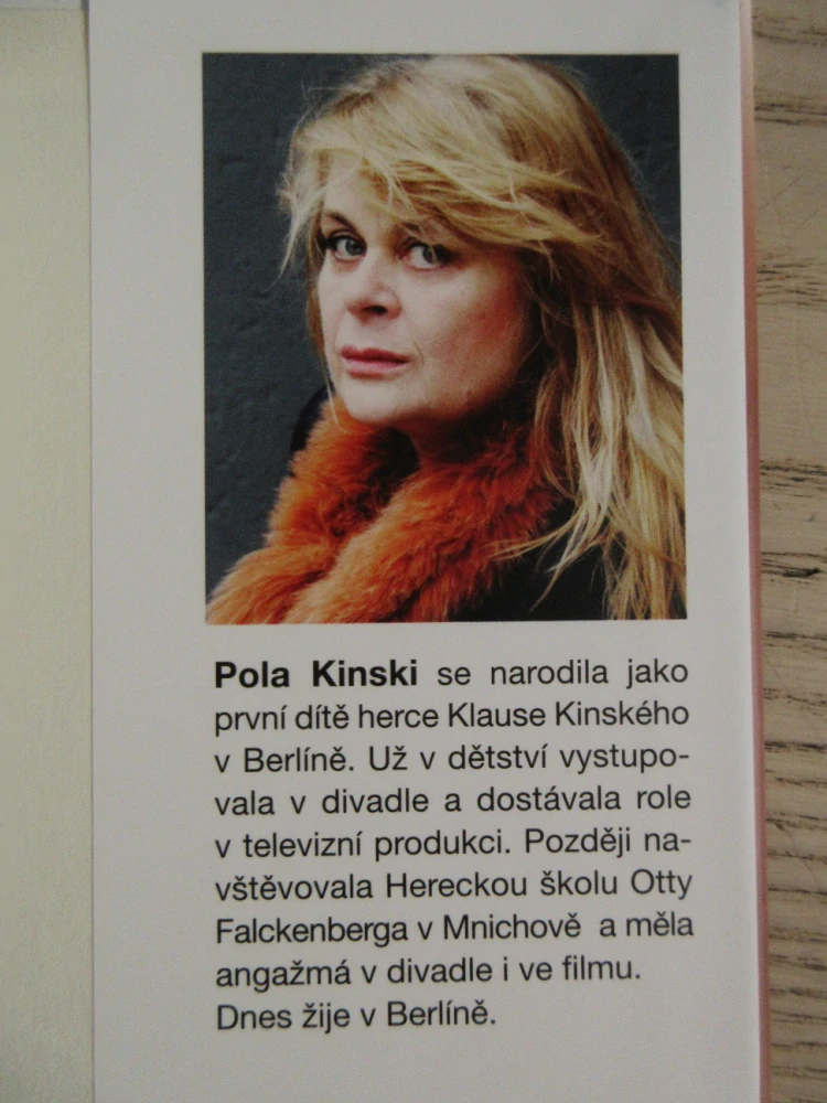 ZRANĚNÉ DĚTSTVÍ, POLA KINSKI, **an