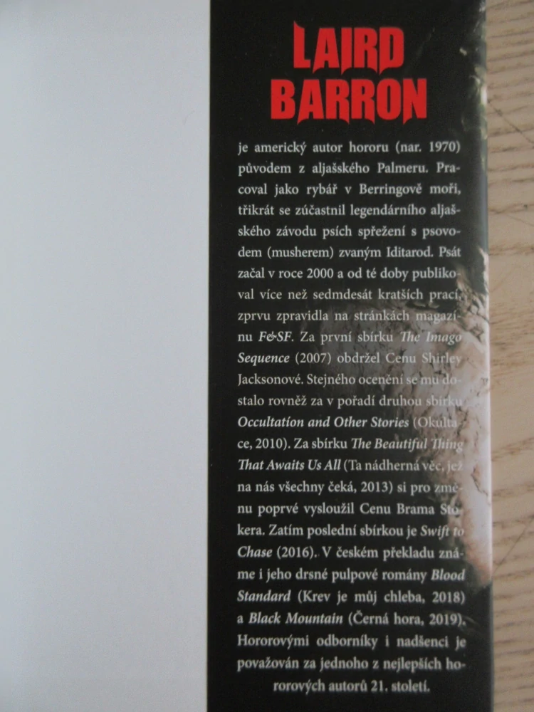 ČERNÁ TMA ZAPOMNĚNÍ, LAIRD BARRON, **an