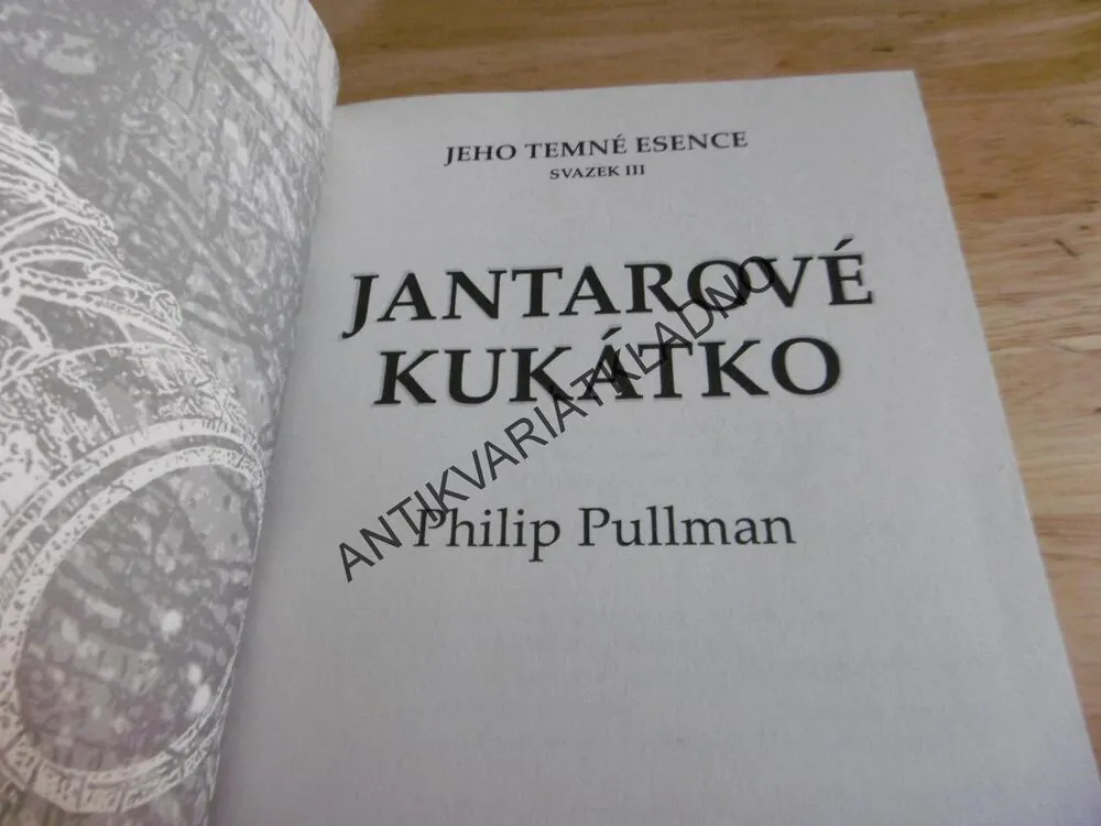JANTAROVÉ KUKÁTKO, PHILLIP PULLMAN, JEHO TEMNÉ ESENCE
