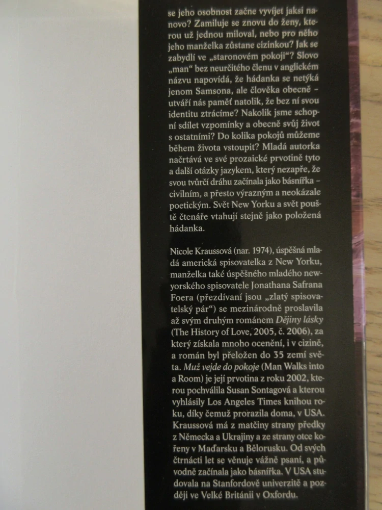 MUŽ VEJDE DO POKOJE, NICOLE KRAUSSOVÁ, **an