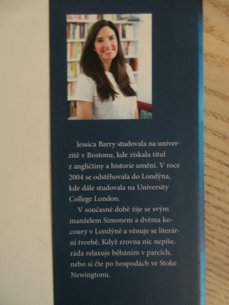 VOLNÝ PÁD, JESSICA BARRY, **an