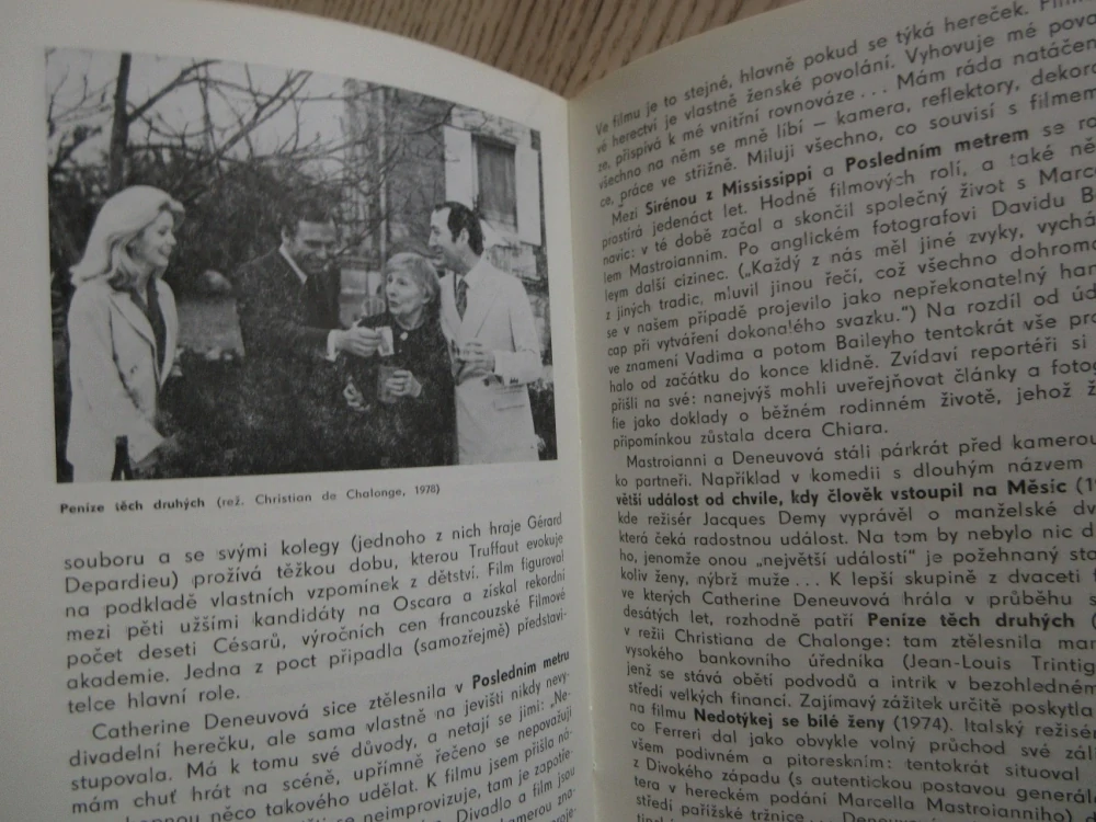 DENEUVOVÁ CATHERINE, FILMOVÝ SEŠIT, **an