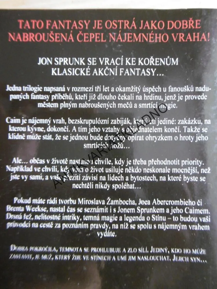 SYN STÍNU, JON SPRUNK, **an
