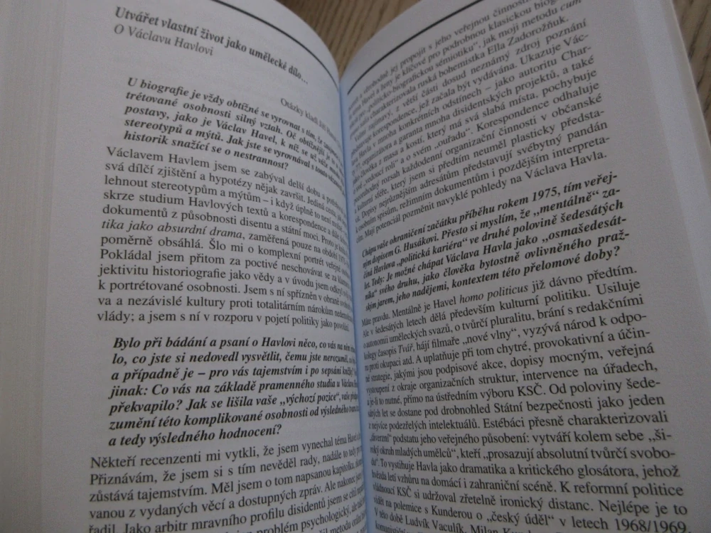 ŠŤASTNÉ ZÍTŘKY, ÚZKOSTNÉ VČEREJŠKY: ESEJE A JINÉ TEXTY O KOLIZÍCH NA ČESKÉ CESTĚ KE KOMUNISMU, JIŘÍ SUK, **an