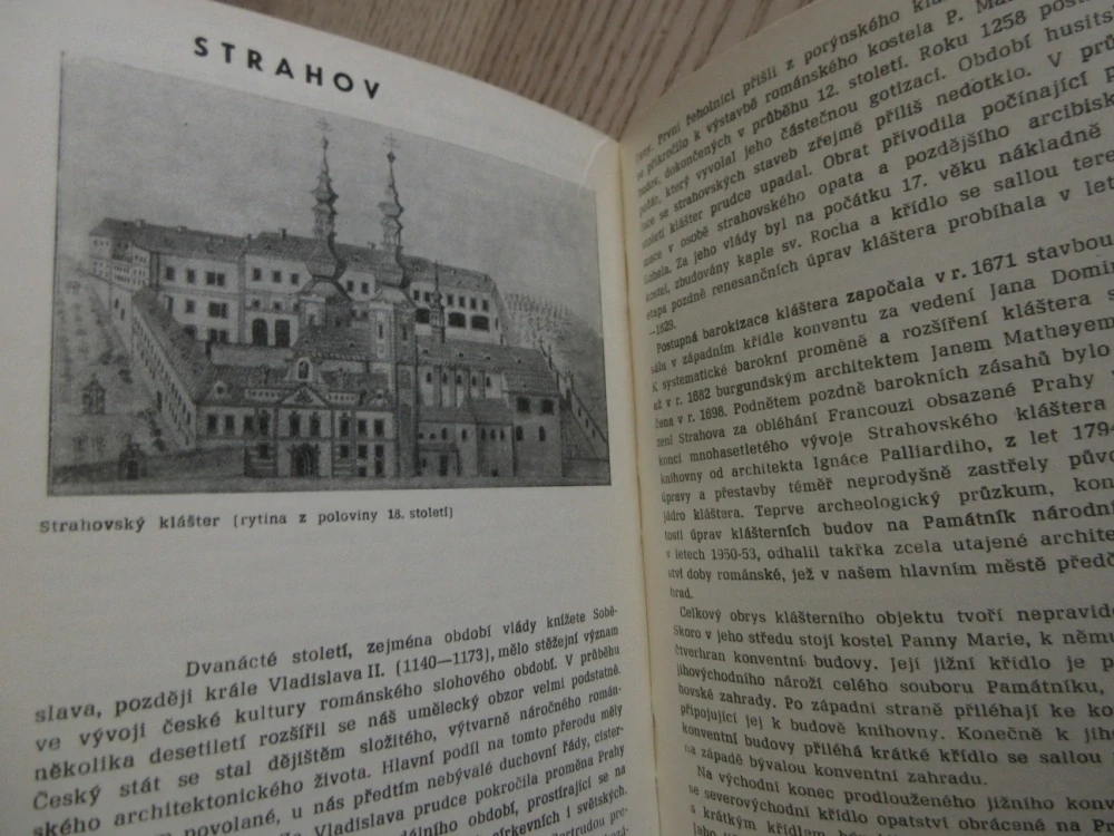 PRŮVODCE PO MUZEU - PAMÁTNÍK NÁRODNÍHO PÍSEMNICTVÍ, MUZEUM LITERATURY, OLEG HOMOLA A SPOL.**an