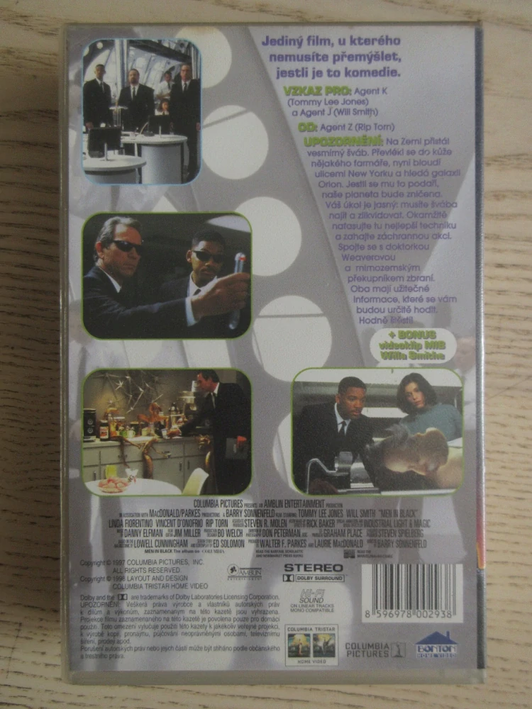MUŽI V ČERNÉM, W. SMITH, T. L. JONES, VHS VIDEOKAZETA