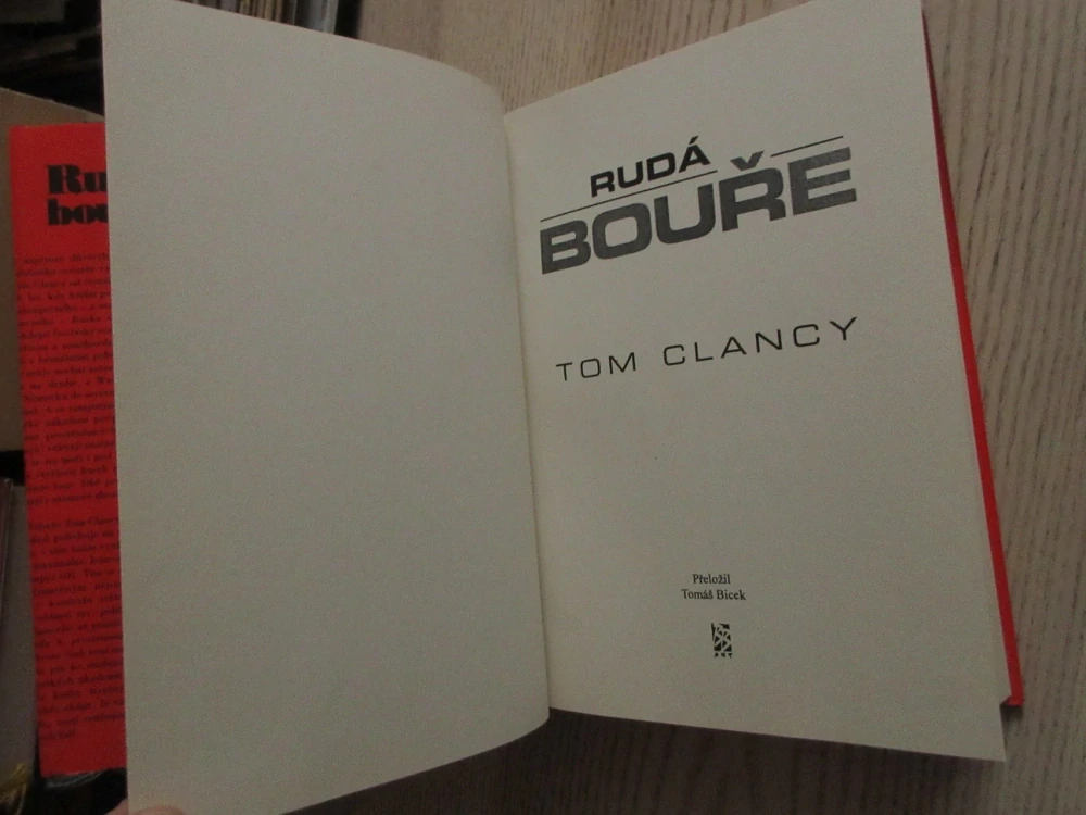 RUDÁ BOUŘE, TOM CLANCY, **an