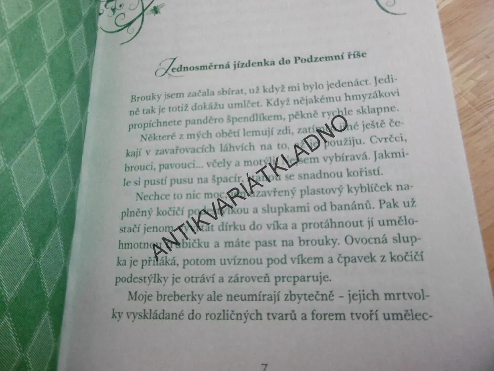 ŠEPOTÁNÍ Z ŘÍŠE DIVŮ, HOWARDOVÁ, **an