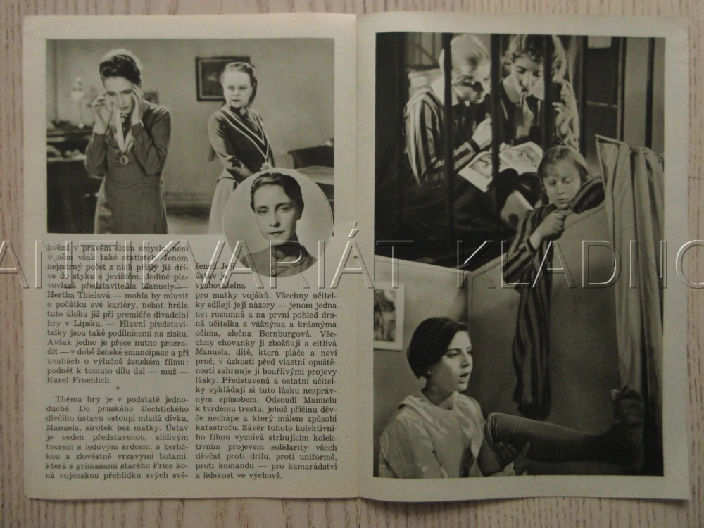 DĚVČATA V UNIFORMĚ, R: L. SAGANOVÁ, E. UNDA, D. WIECKOVÁ, H. THIELEOVÁ, BIO PROGRAM ZŠ Č. 64, 1932