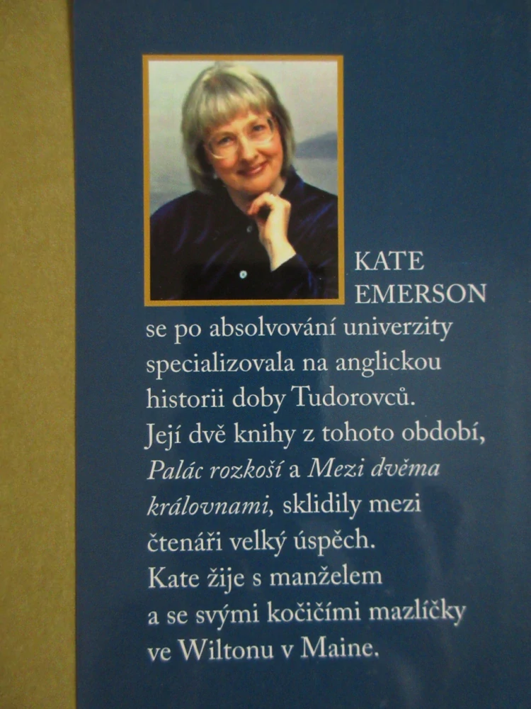MEZI DVĚMA KRÁLOVNAMI, KATE EMERSON, **an