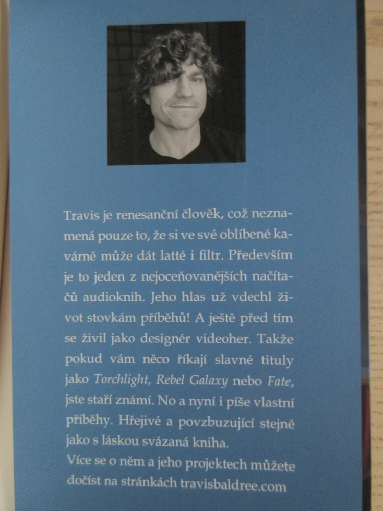 KNIHKUPECTVÍ A KOSTNÍ PRACH, TRAVIS BALDREE, **an