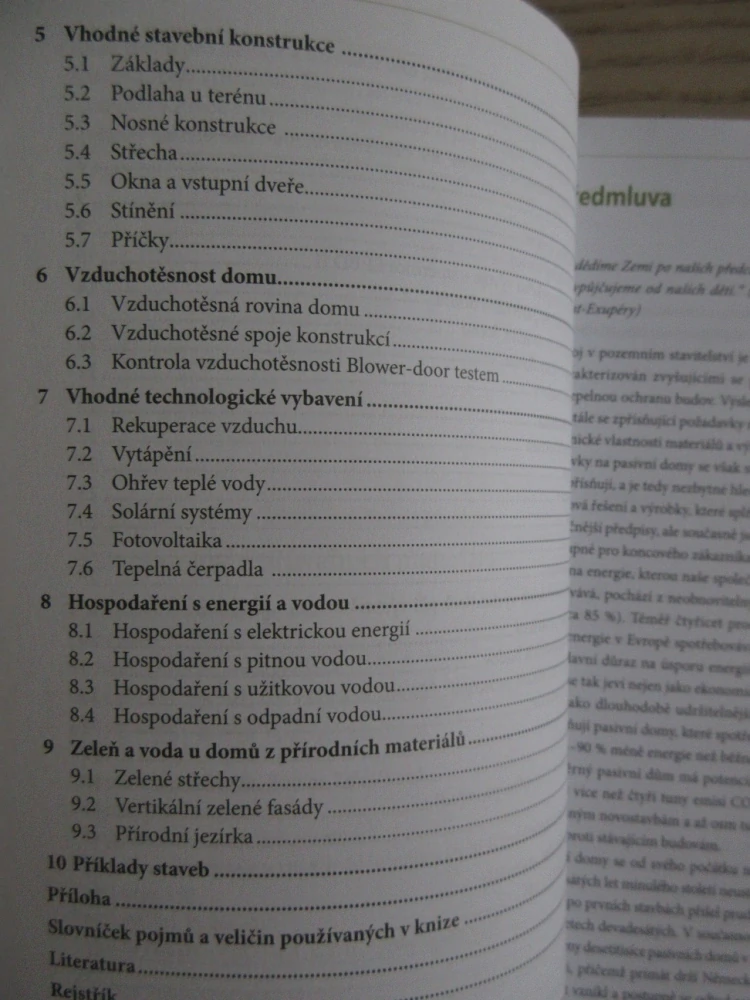 PASIVNÍ DOMY Z PŘÍRODNÍCH MATERIÁLŮ, MOJMÍR HUDEC, BLANKA JOHANISOVÁ, TOMÁŠ MANSBART, **an