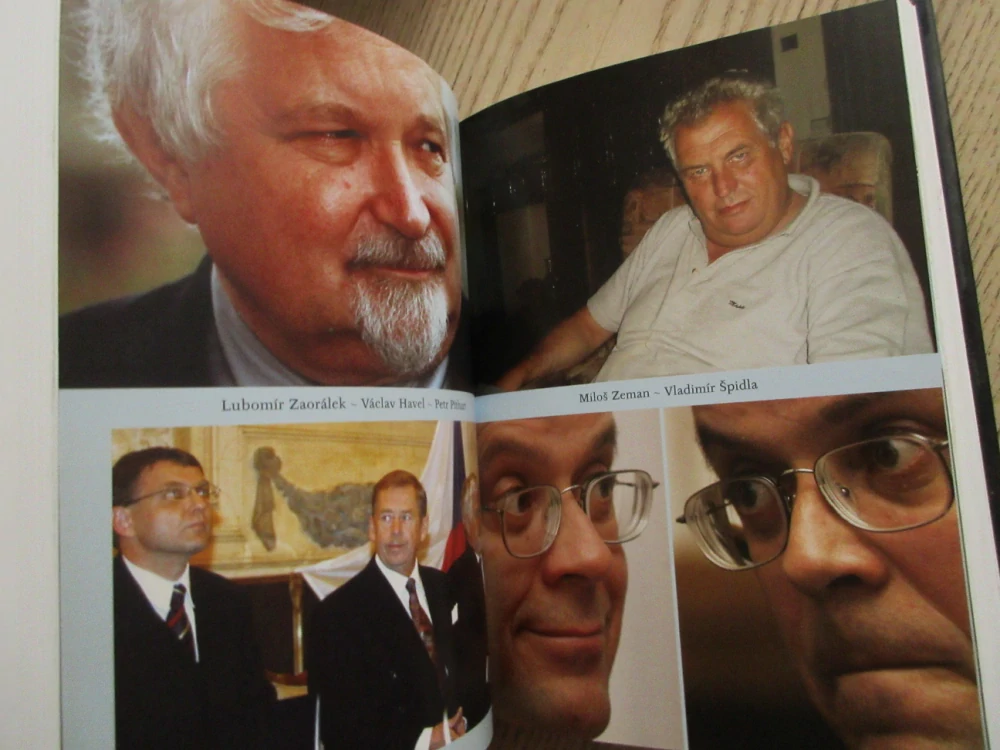 DIPLOMACIE V NEGLIŽÉ, MILAN SYRUČEK, **an