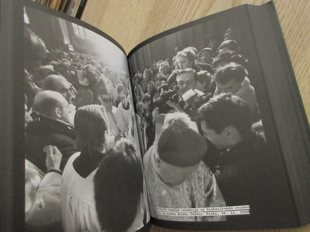 POSLEDNÍ REVOLUCE: JAK JSME ŽILI 1985-1992, MARTIN KOMÁREK, **an