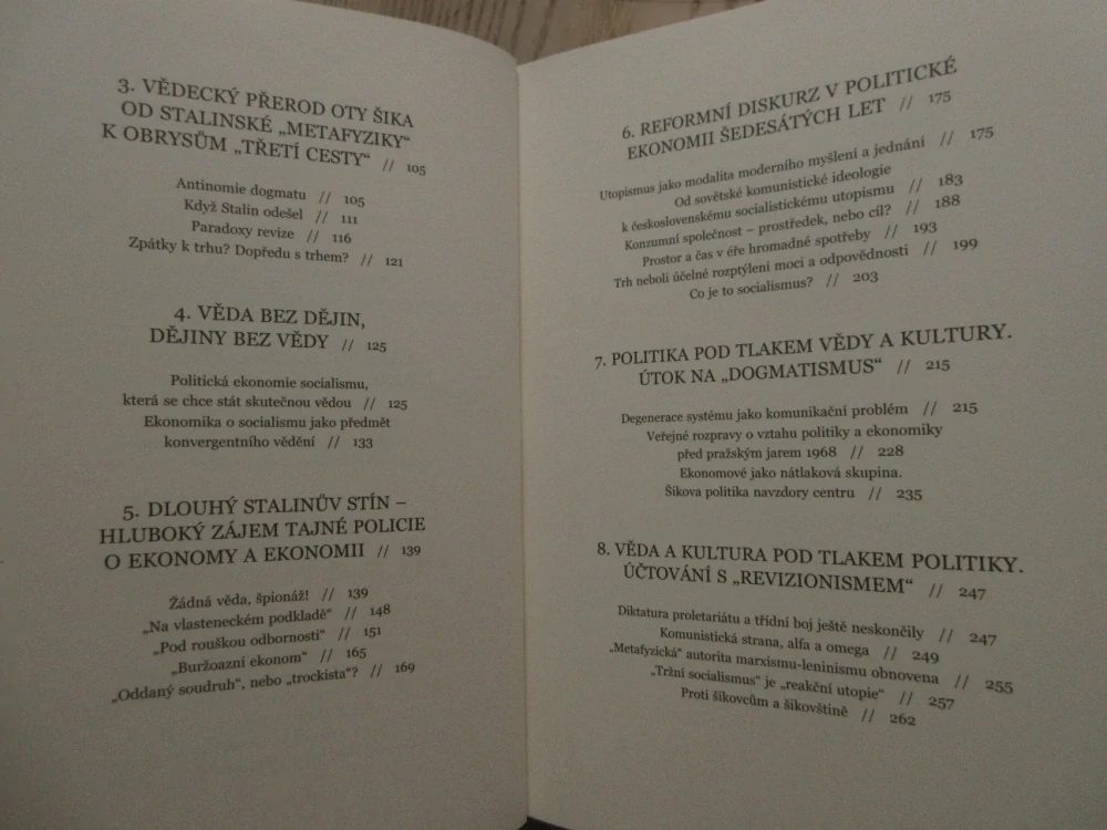 VEŘEJNÉ ZÁCHODKY ZE ZLATA, JIŘÍ SUK, **an