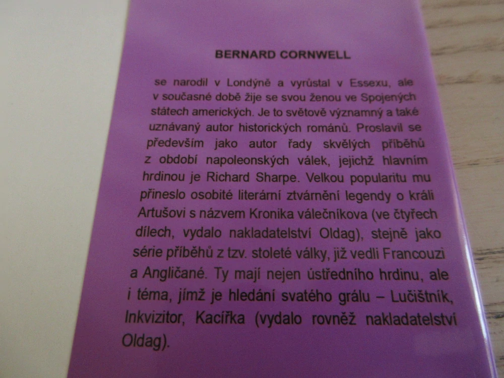 SHARPŮV HNĚV, BERNARD CORNWELL, **an