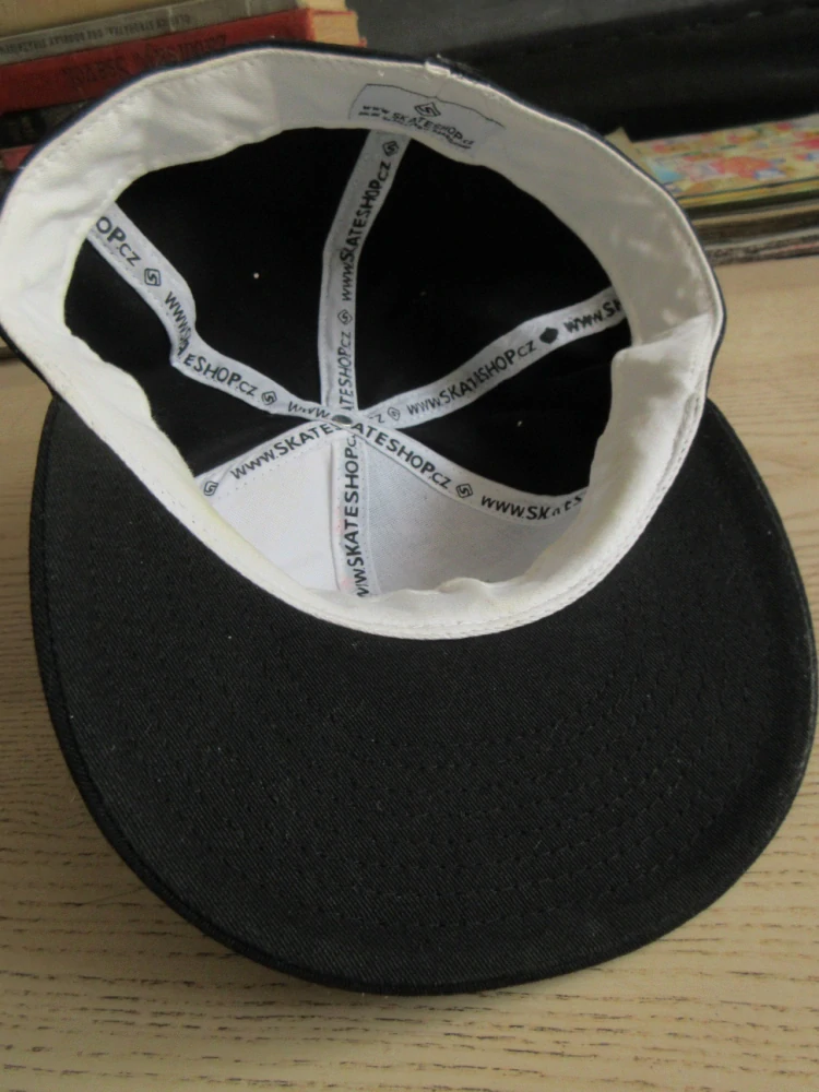 ČERNÁ SKATE KŠILTOVKA