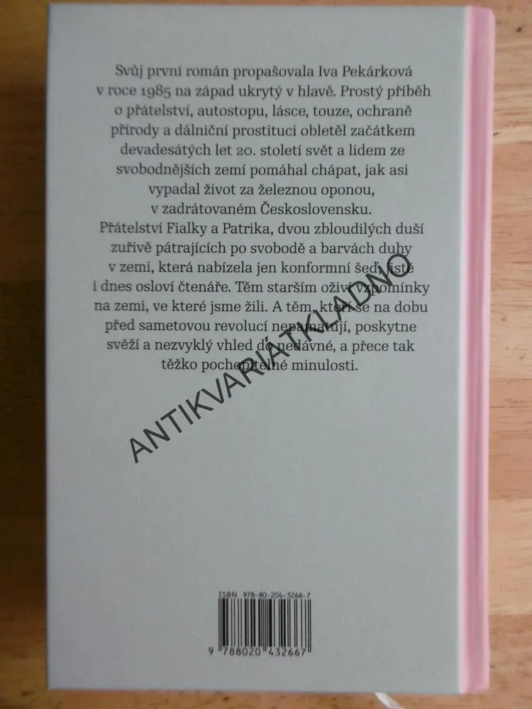 PÉRA A PERUTĚ, IVA PEKÁRKOVÁ, **an
