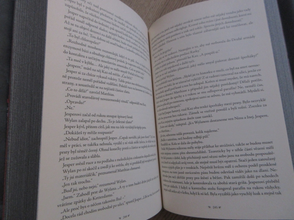 ŠEST VRAN, LEIGH BARDUGO, **an