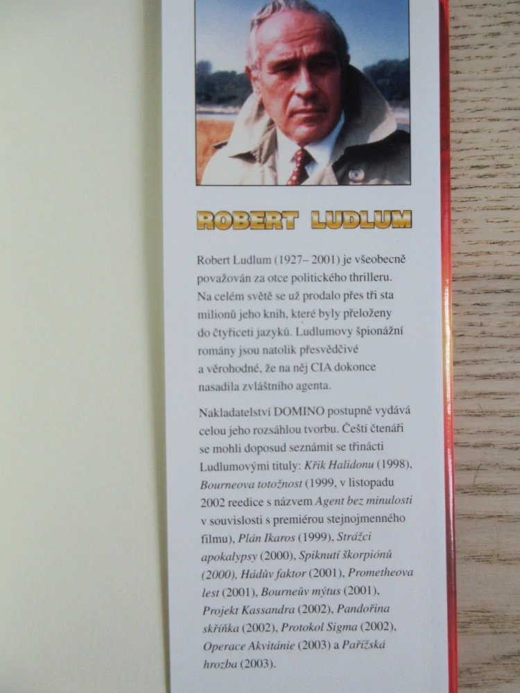 HOLCROFTOVA ÚMLUVA, ROBERT LUDLUM, **an