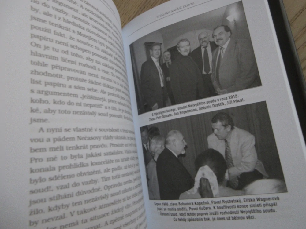 V TALÁRU NAPŘÍČ DOBOU: 13. KOMNATA ČESKÉ JUSTICE, PAVEL KUČERA, MARTIN ŠVEHLA,**an
