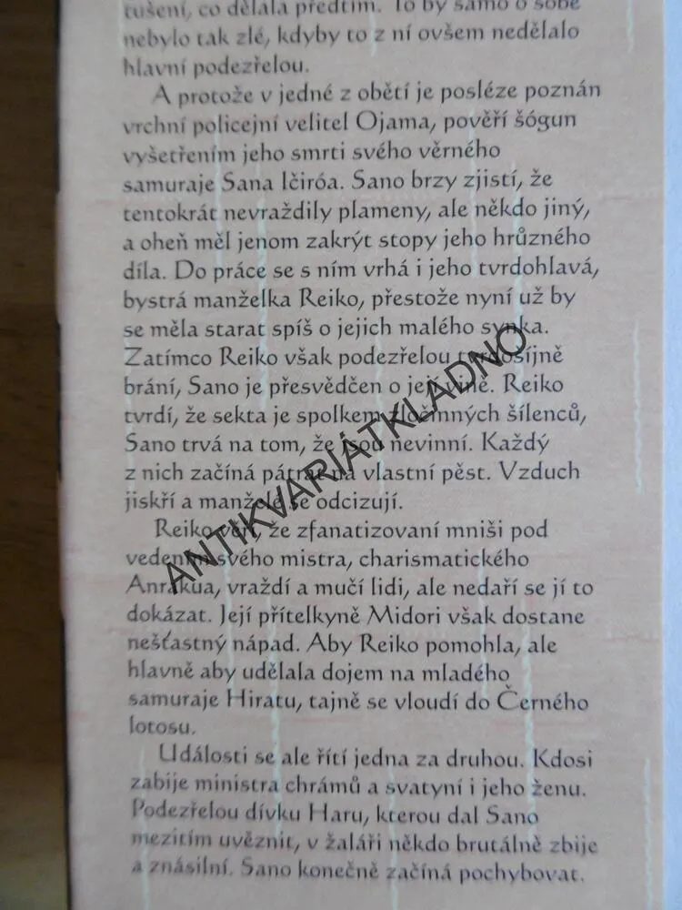 ČERNÝ LOTOS, LAURA JOH ROWLANDOVÁ, **an