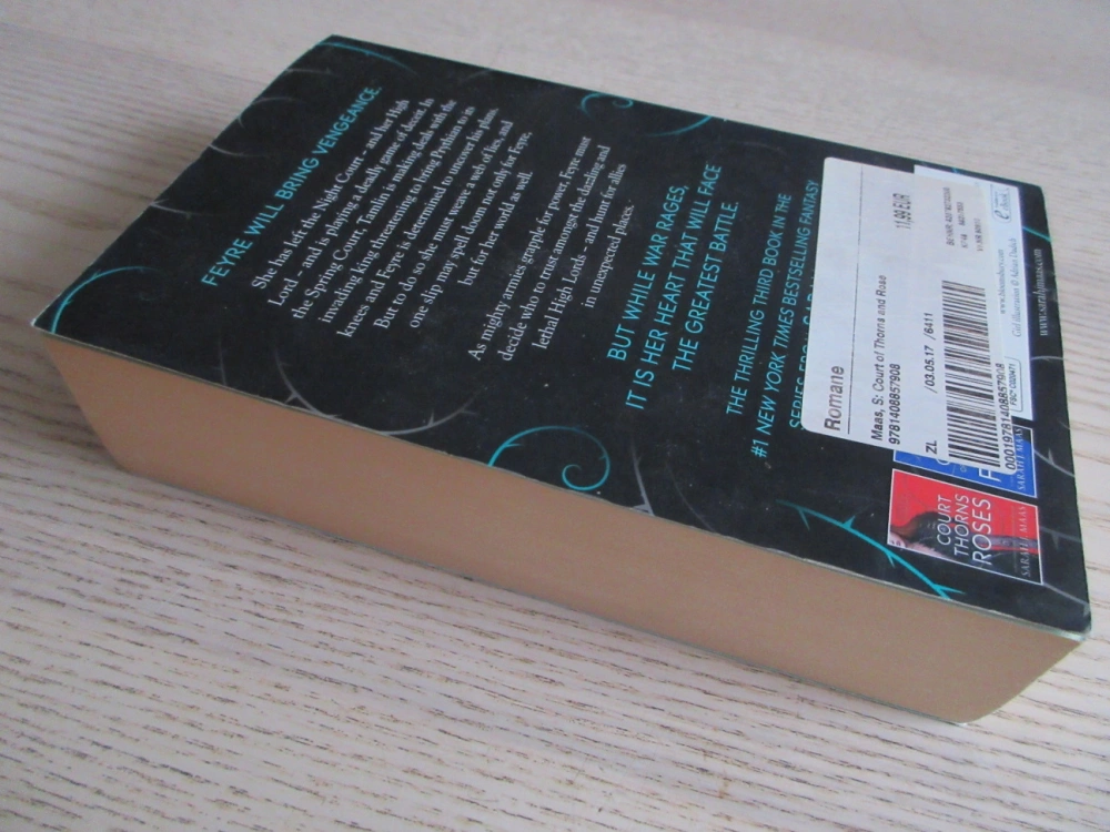 A COURT OF WINGS AND RUIN, SARAH J. MAAS, **an