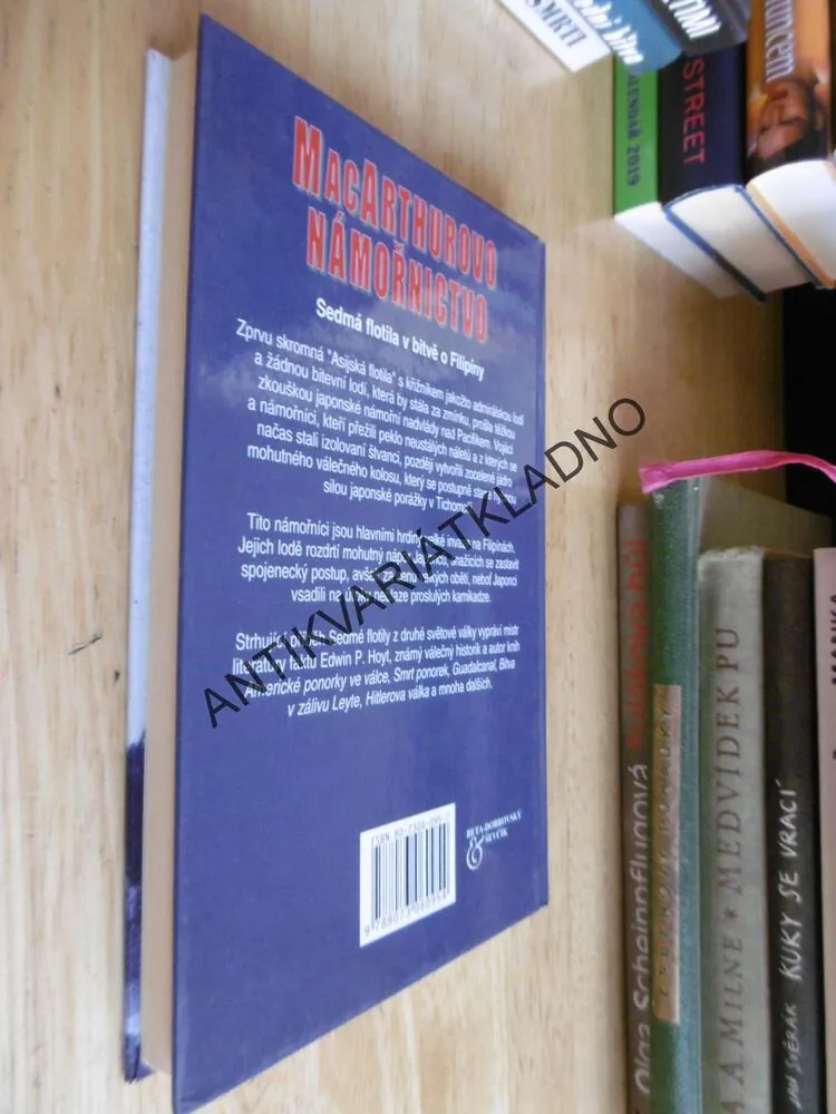 MACARTHUROVO NÁMOŘNICTVO, EDWIN P. HOYT, **an