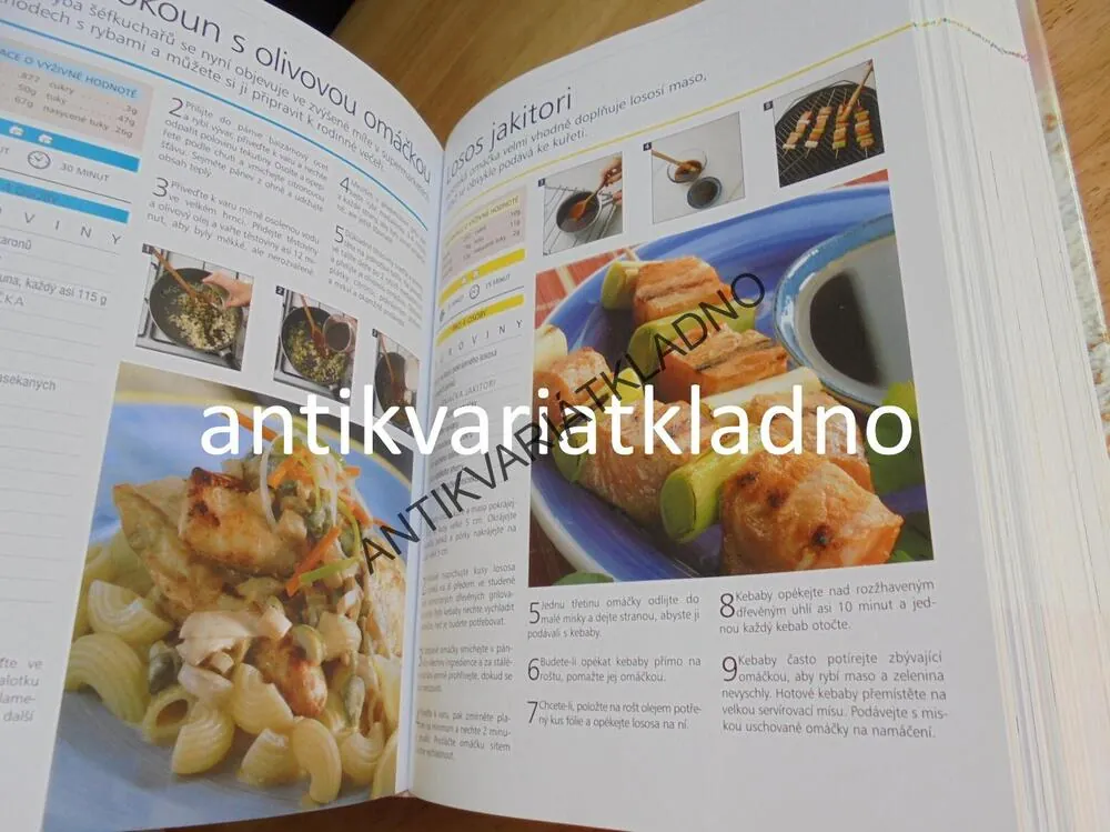 1000 KLASICKÝCH RECEPTŮ Z CELÉHO SVĚTA, KUCHAŘKA, **an