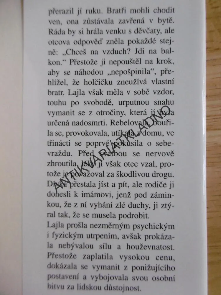 PROVDANÁ PROTI SVÉ VŮLI, LAJLA, **an