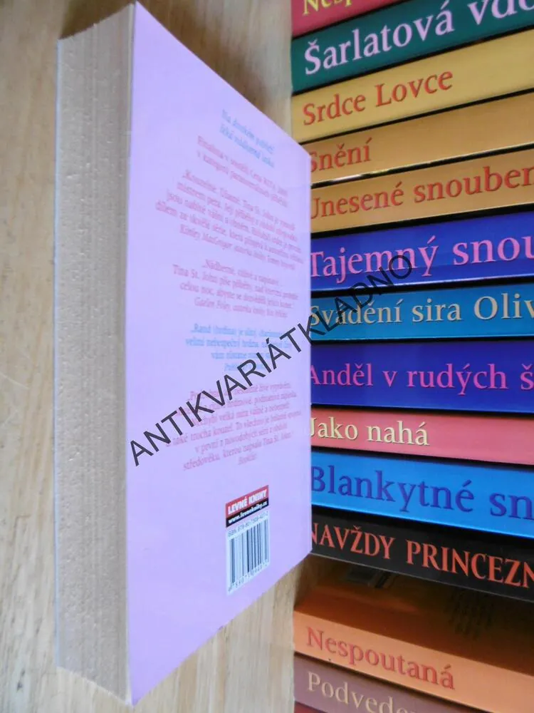 HOLUBIČÍ SRDCE, TINA ST. JOHN, **an