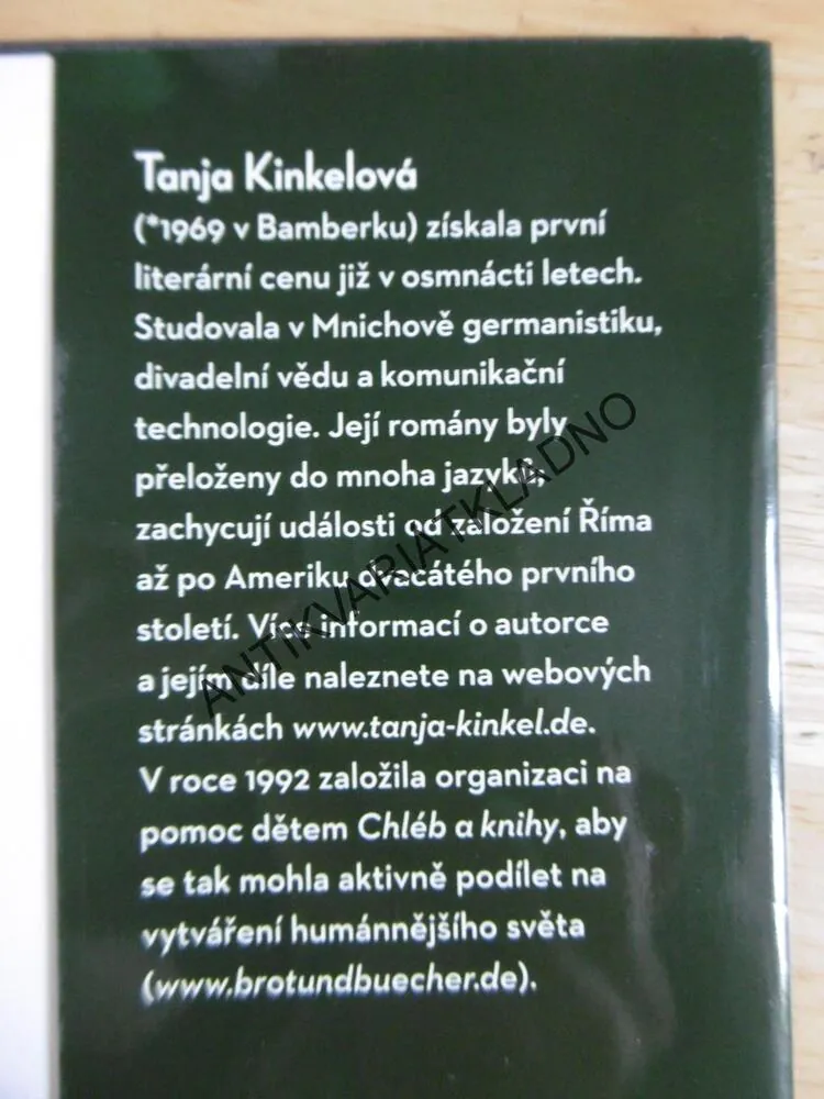 VE STÍNU KRÁLOVNY, TANJA KINKELOVÁ