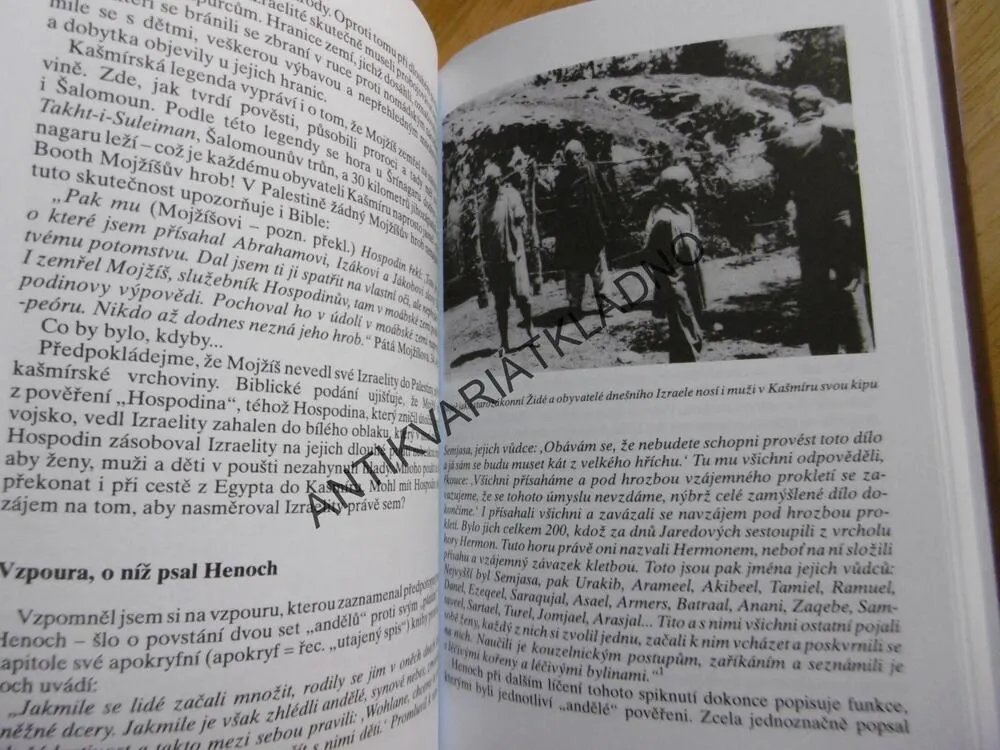 CESTA NA KIRIBATI, ERICH VON DÄNIKEN, **an